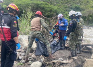 Tras varios días del aluvión en el cantón Alausí, provincia de Chimborazo, las autoridades finalmente encontraron los cuerpos de las dos hermanas, que habían sido arrastradas por la furia del agua el 12 de abril.