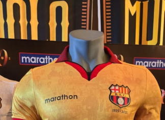 Barcelona Sporting Club presentó su nueva indumentaria conmemorativa por los 100 años de vida institucional, un acto de identidad, memoria y fidelidad a los colores del Ídolo del Astillero, Barcelona SC desplegó su artillería simbólica en un evento que congregó a hinchas, glorias del pasado, jugadores actuales, dirigentes e invitados especiales.