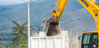 La Prefectura de Chimborazo reportó avances significativos en el proyecto de mejoramiento vial con asfalto en la vía La Chingazo - La Calera. Actualmente, las labores se centran en el tramo comprendido entre el kilómetro 3 y la comunidad de Chingazo Bajo, donde se ha logrado un 70% de progreso en el movimiento de tierras.