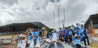 Con la participación activa de 879 estudiantes, 58 docentes, personal administrativo y autoridades de distintos niveles, la Unidad Educativa Baños llevó a cabo con éxito un simulacro de incidente crítico, en el marco del Programa Comunidades Educativas Seguras y Protectoras, liderado por el Ministerio de Educación.