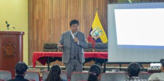 El Municipio de Riobamba, a través de la Dirección de Servicios Municipales, llevó a cabo una jornada de capacitación dirigida a los comerciantes de los mercados, plazas y del Centro Comercial “La Condamine”.