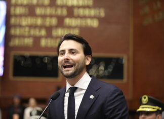 Con 80 votos a favor, el exministro de Turismo y actual legislador por Acción Democrática Nacional (ADN), Niels Olsen, fue elegido como presidente de la Asamblea Nacional. En su primera intervención como titular del Parlamento, Olsen sorprendió con un discurso centrado en la unidad nacional y la renovación del compromiso legislativo con la ciudadanía.