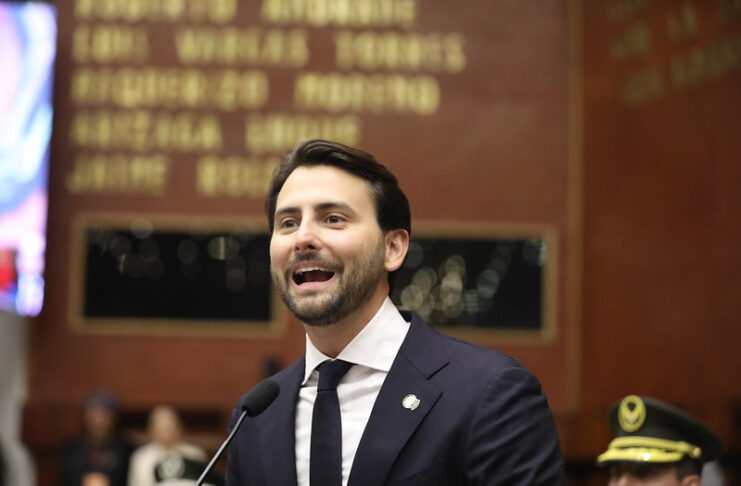 Con 80 votos a favor, el exministro de Turismo y actual legislador por Acción Democrática Nacional (ADN), Niels Olsen, fue elegido como presidente de la Asamblea Nacional. En su primera intervención como titular del Parlamento, Olsen sorprendió con un discurso centrado en la unidad nacional y la renovación del compromiso legislativo con la ciudadanía.