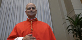 En un momento cargado de simbolismo y emoción, la Iglesia Católica tiene un nuevo líder espiritual: el cardenal Robert Prevost ha sido elegido como el papa número 267 y será conocido como León XIV.