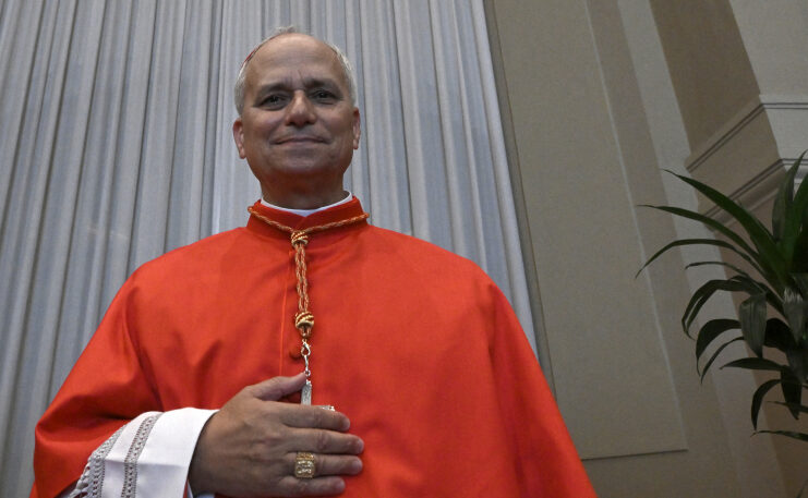 En un momento cargado de simbolismo y emoción, la Iglesia Católica tiene un nuevo líder espiritual: el cardenal Robert Prevost ha sido elegido como el papa número 267 y será conocido como León XIV.