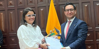 Después de año y medio de inactividad, la Vicepresidencia de la República vuelve a abrir sus puertas con una nueva titular: María José Pinto. La funcionaria asumió oficialmente sus funciones el 26 de mayo de 2025, marcando el inicio de una etapa de reactivación institucional en el segundo periodo presidencial de Daniel Noboa.
