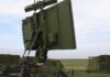 Después de casi cinco años sin cobertura total en una zona crítica del país, la Fuerza Aérea Ecuatoriana (FAE) anunció la reactivación de un radar que le permitirá retomar el control del espacio aéreo en la frontera norte. El equipo fue repotenciado con apoyo del gobierno de Estados Unidos como parte de un programa conjunto de cooperación contra el narcotráfico.