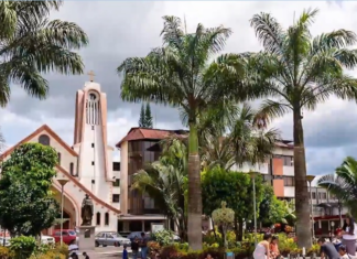 Este lunes 12 de mayo, la ciudad de Puyo cumple 126 años de fundación con varias actividades festivas como la Misa de acción de gracias, la sesión solemne conmemorativa, el desfile cívico, y las verbenas populares. El Municipio de Pastaza ha coordinado un programa que ha tenido la duración de más de una semana.