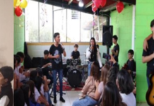 La cultura desempeña un papel fundamental en la formación integral de los jóvenes, ya que no solo complementa su educación académica, sino que también fortalece su identidad, valores y creatividad. Al compartir expresiones culturales, los jóvenes aprenden a convivir en paz, apreciar otras visiones del mundo y rechazar todo tipo de discriminación.