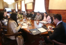 El mandatario Daniel Noboa y la ministra de Energía, Inés Manzano, encabezaron una reunión con el directorio de Celec. Las autoridades revisaron el Plan de Estiaje 2025 - 2026, que contempla las acciones a ejecutarse para asegurar la suficiente producción de energía eléctrica para todo el país. Asimismo, se revisaron los avances en recuperación de megavatios y nuevas inversiones, según la Presidencia de Ecuador.