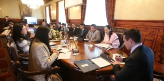 El mandatario Daniel Noboa y la ministra de Energía, Inés Manzano, encabezaron una reunión con el directorio de Celec. Las autoridades revisaron el Plan de Estiaje 2025 - 2026, que contempla las acciones a ejecutarse para asegurar la suficiente producción de energía eléctrica para todo el país. Asimismo, se revisaron los avances en recuperación de megavatios y nuevas inversiones, según la Presidencia de Ecuador.