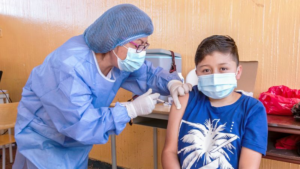 El Ministerio de Educación ha anunciado nuevas disposiciones preventivas tras la resolución emitida por el Comité de Operaciones de Emergencia (COE) Provincial de Chimborazo, debido a la detección de casos ambulatorios de tosferina en la provincia.