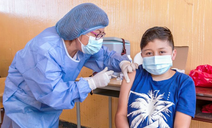 El Ministerio de Educación ha anunciado nuevas disposiciones preventivas tras la resolución emitida por el Comité de Operaciones de Emergencia (COE) Provincial de Chimborazo, debido a la detección de casos ambulatorios de tosferina en la provincia.