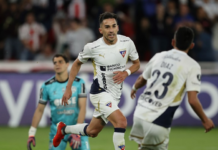 Liga Deportiva Universitaria de Quito volvió a demostrar que su linaje internacional no es casualidad, ni relato. Con autoridad, contundencia y temple, goleó 3-0 a Central Córdoba de Argentina, se sacudió la crisis que la rodeaba, y selló su clasificación a los octavos de final de la Copa Libertadores como primero del grupo C.