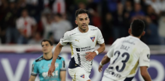 Liga Deportiva Universitaria de Quito volvió a demostrar que su linaje internacional no es casualidad, ni relato. Con autoridad, contundencia y temple, goleó 3-0 a Central Córdoba de Argentina, se sacudió la crisis que la rodeaba, y selló su clasificación a los octavos de final de la Copa Libertadores como primero del grupo C.