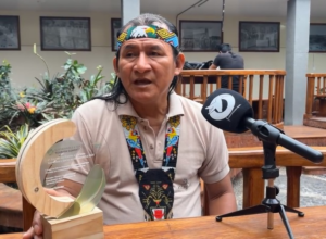 El proyecto Kapawi Ecolodge, ubicado en la comunidad achuar de Kapawi, provincia de Pastaza, fue galardonado con el Premio Iberoamericano al Turismo Sostenible y Social 2025, en un reconocimiento internacional entregado en Costa Rica por la Organización Internacional de Turismo Sostenible, con sede en los Países Bajos.