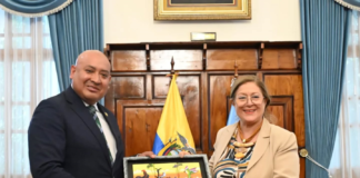 En una ceremonia en la sede de la Cancillería del Ecuador, de este 30 de abril, los volcanes ecuatorianos Tungurahua y Napo Sumaco fueron designados oficialmente como Geoparques Mundiales de la Organización de las Naciones Unidas para la Educación, la Ciencia y la Cultura (Unesco).