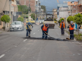 Las labores de mantenimiento vial programadas en Riobamba presentan demoras debido a la actual escasez de asfalto a nivel nacional. Así lo informó el Municipio de Riobamba, tras confirmar que la falta de suministro ha afectado el cronograma de obras de bacheo previstas en distintos sectores de la ciudad.