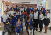 El pasado lunes 5 de mayo de 2025 se dio inicio al año lectivo 2025-2026 en el régimen Costa-Galápagos, marcando el regreso a las aulas de más de 28.700 estudiantes. Las actividades de inauguración continuarán hasta este 7 de mayo e incluirán a todos los niveles y subniveles del sistema educativo.