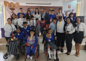El pasado lunes 5 de mayo de 2025 se dio inicio al año lectivo 2025-2026 en el régimen Costa-Galápagos, marcando el regreso a las aulas de más de 28.700 estudiantes. Las actividades de inauguración continuarán hasta este 7 de mayo e incluirán a todos los niveles y subniveles del sistema educativo.