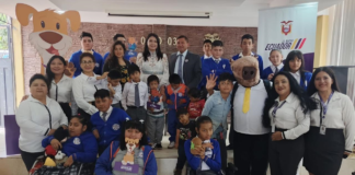 El pasado lunes 5 de mayo de 2025 se dio inicio al año lectivo 2025-2026 en el régimen Costa-Galápagos, marcando el regreso a las aulas de más de 28.700 estudiantes. Las actividades de inauguración continuarán hasta este 7 de mayo e incluirán a todos los niveles y subniveles del sistema educativo.