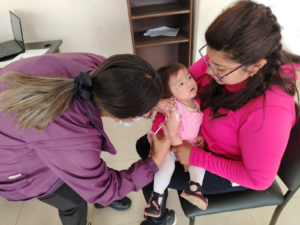 El 23 de mayo se desarrolló una jornada integral de vacunación organizada por el Ministerio de Salud Pública. La campaña estuvo dirigida a quienes se desplazan con frecuencia hacia zonas de riesgo sanitario como la Costa y el Oriente del país, donde el virus de la fiebre amarilla aún representa una amenaza latente.