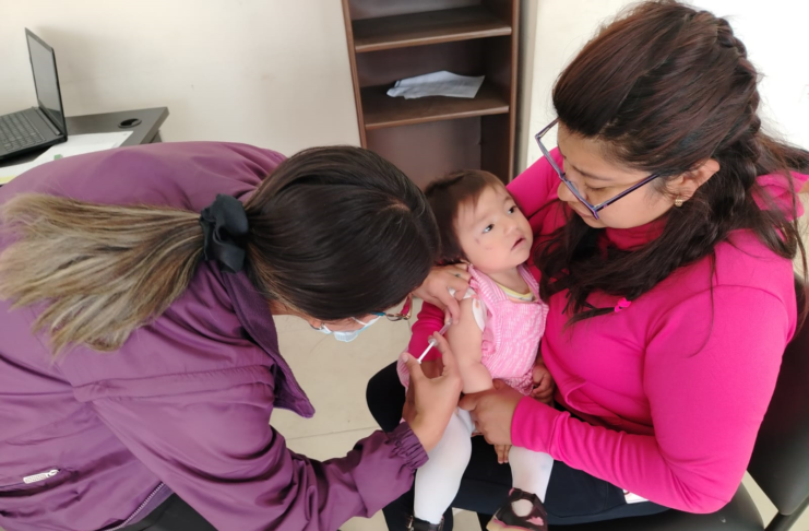 El 23 de mayo se desarrolló una jornada integral de vacunación organizada por el Ministerio de Salud Pública. La campaña estuvo dirigida a quienes se desplazan con frecuencia hacia zonas de riesgo sanitario como la Costa y el Oriente del país, donde el virus de la fiebre amarilla aún representa una amenaza latente.