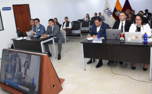 Una denuncia de proselitismo político podría costarle el cargo al prefecto de Chimborazo, Hermel Tayupanda. La audiencia oral única, llevada a cabo el 29 de mayo en el Tribunal Contencioso Electoral (TCE), se convirtió en el escenario donde se confrontaron pruebas, alegatos y acusaciones que presuntamente involucran directamente al funcionario con la promoción electoral de un candidato afín a su partido, Izquierda Democrática.