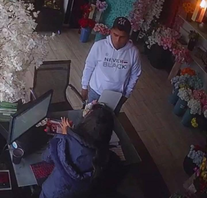 Lo que hace unos años parecía impensable, hoy es una realidad que muchos riobambeños deben enfrentar a diario. Riobamba, conocida por su ambiente relajado y seguro, ha experimentado un considerable aumento de delitos que han alterado la vida cotidiana.