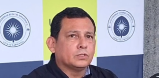 En una rueda de prensa ofrecida este martes, el rector de la Universidad Estatal Amazónica (UEA), David Sancho, desmintió las denuncias realizadas por estudiantes a través de medios de comunicación y redes sociales, en las que afirmaban que se les estaría cobrando valores excesivos sin justificación, como si se tratara de una universidad privada.