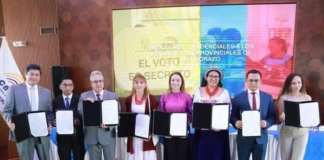En una ceremonia realizada el 8 de mayo en el “SKY Auditorium” de la Facultad de Ciencias Políticas y Administrativas de la Universidad Nacional de Chimborazo (UNACH), se realizó la entrega oficial de credenciales a los nuevos asambleístas electos de la provincia de Chimborazo, quienes asumieron su responsabilidad tras los comicios.