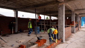 Un proyecto conjunto entre el Municipio de Riobamba y el Ministerio de Educación atenderá necesidades urgentes de infraestructura en cuatro instituciones educativas de la ciudad.
