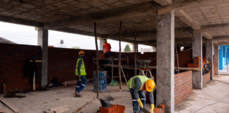 Un proyecto conjunto entre el Municipio de Riobamba y el Ministerio de Educación atenderá necesidades urgentes de infraestructura en cuatro instituciones educativas de la ciudad.