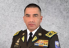 Daniel Noboa Azín, presidente de Ecuador  firmó este 2 de mayo dos decretos ejecutivos que reorganizan profundamente la cúpula de la Policía Nacional. Con las firmas de los Decretos 618 y 619, el mandatario anunció el cese de tres generales de distrito y designó al General Pablo Vinicio Dávila Maldonado como nuevo comandante general de la institución policial.