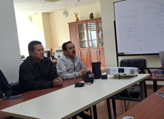 El alcalde de San Miguel de Bolívar, Vinicio Coloma Romero, realizó una visita de trabajo a las oficinas de CNEL Bolívar, donde fue recibido por Gabriela Salas, administradora de la entidad, y su equipo técnico.