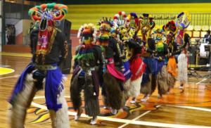 En un ambiente colmado de emociones, identidad y tradición, este 22 de mayo, el Coliseo Carlos Chávez Guerrero se convirtió en el epicentro de la cultura bolivarense con la realización del evento “Por los caminos de Bolívar: arte y cultura”, una velada inolvidable que celebró con fuerza y orgullo las raíces de la provincia.