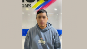 Durante varios meses, el paradero de Terry Israel Camacho Pacheco fue un misterio. Se hablaba de su muerte en un ataque armado en Cali, Colombia, junto a su hermano, alias “Ben 10”. Sin embargo, el viernes 30 de mayo, la historia dio un giro inesperado: alias “Trompudo Israel”, cabecilla de la banda criminal Los Chone Killers, fue localizado con vida cuando intentaba ingresar a territorio argentino.