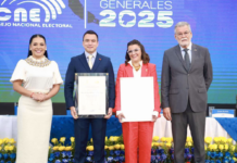 El Consejo Nacional Electoral (CNE) entregó oficialmente este jueves 15 de mayo de 2025, las credenciales al Presidente electo del Ecuador, Daniel Noboa Azin, y a la Vicepresidenta María José Pinto, marcando así la culminación formal del proceso electoral correspondiente a las Elecciones Generales 2025.