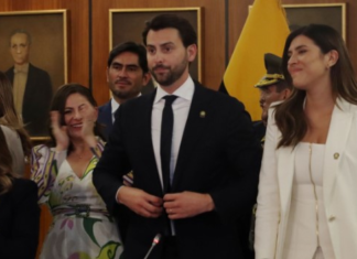 El flamante presidente de la Asamblea Nacional, Niels Olsen (ADN), dio su primera orden para el manejo de uno de los canales de comunicación del Parlamento: desbloquear a usuarios en las cuentas de redes sociales de esta Función del Estado.