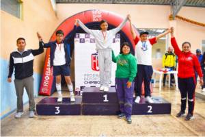 El jueves 15 de mayo se vivió una jornada memorable en Chimborazo con la clausura de los II Juegos Deportivos Inclusivos 2025, destacando las emocionantes competencias de para-natación. Este evento reunió a deportistas con discapacidad que demostraron que, con pasión, esfuerzo y dedicación, no existen barreras para alcanzar la excelencia deportiva.