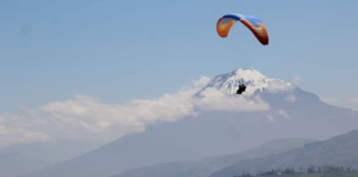 La Escuela Superior Politécnica de Chimborazo (ESPOCH) invita a la ciudadanía a ser parte del Aerothlón Yankay Eur-Race 2025, una competencia de alto nivel que combina tres disciplinas deportivas: Mountain Bike, Trail Running y Parapente, en una experiencia única de aventura y resistencia.