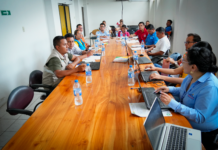 Con el objetivo de fortalecer la cooperación entre provincias frente a amenazas naturales, este miércoles se llevó a cabo en el cantón Cumandá una mesa técnica interprovincial que reunió a las prefecturas de Chimborazo, Bolívar y Guayas, con un enfoque específico en la prevención de riesgos asociados a las crecidas de los ríos Chimbo y Chanchán, cuerpos de agua que han generado afectaciones directas en estas jurisdicciones.
