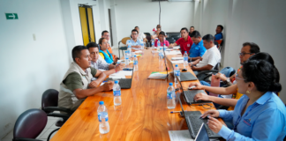 Con el objetivo de fortalecer la cooperación entre provincias frente a amenazas naturales, este miércoles se llevó a cabo en el cantón Cumandá una mesa técnica interprovincial que reunió a las prefecturas de Chimborazo, Bolívar y Guayas, con un enfoque específico en la prevención de riesgos asociados a las crecidas de los ríos Chimbo y Chanchán, cuerpos de agua que han generado afectaciones directas en estas jurisdicciones.