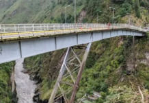 El cantón de Baños de Agua Santa despertó este 20 de mayo con una noticia que ha conmocionado a toda la comunidad. Una pareja cayó desde el puente San Francisco al río Pastaza en un suceso que, según las primeras investigaciones, comenzó como un desesperado intento de evitar un suicidio.