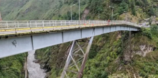El cantón de Baños de Agua Santa despertó este 20 de mayo con una noticia que ha conmocionado a toda la comunidad. Una pareja cayó desde el puente San Francisco al río Pastaza en un suceso que, según las primeras investigaciones, comenzó como un desesperado intento de evitar un suicidio.