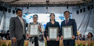 La Escuela Superior Politécnica de Chimborazo (ESPOCH) conmemoró su aniversario número 53 con una sesión solemne realizada el 1 de mayo en su estadio institucional.
