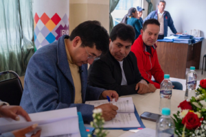 El Municipio de Riobamba concretó el 19 de mayo, la firma de 116 contratos de arrendamiento por un período de tres años con los comerciantes del Centro Comercial Popular “La Condamine”.