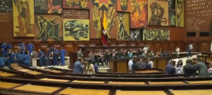 En la Asamblea Nacional, la sesión solemne iniciará a las 11h00 y tendrá doce puntos, entre ellos, la intervención del presidente del Legislativo, Niels Olsen, la toma de juramento a Noboa y Pinto, la imposición de la banda presidencial, la imposición de la Condecoración Nacional de la Orden de «San Lorenzo» en el grado de Gran Collar al presidente Noboa.