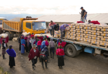 En un importante paso hacia el fortalecimiento de la infraestructura hídrica rural, la Prefectura de Chimborazo, a través de la Dirección de Recursos Hídricos y Riego, realizó la entrega oficial de materiales para la ejecución de una nueva obra de riego en las comunidades de los Páramos Salerón, Quinaguzo, Shungopaguay, Sanjaloma y sus vertientes.