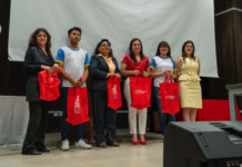 En Riobamba, 70 adolescentes fueron beneficiados con becas de formación académica en tres áreas para el desarrollo actual: inglés, robótica y electricidad, el 22 de mayo. La iniciativa, que forma parte de “La Ruta de Aprendizaje”, es un esfuerzo articulado entre la Escuela Superior Politécnica de Chimborazo (ESPOCH), LAB XXI y el Gobierno Autónomo Descentralizado Municipal de Riobamba.